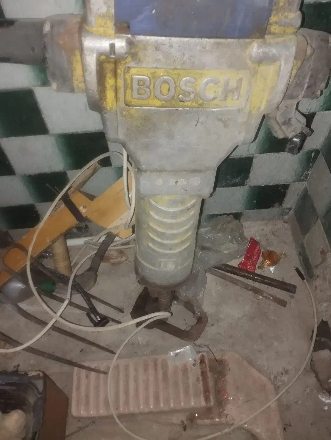 هیلتی 27 کیلویی یا30 کیلویی هستش بوش|ابزارآلات|چهارباغ, |دیوار