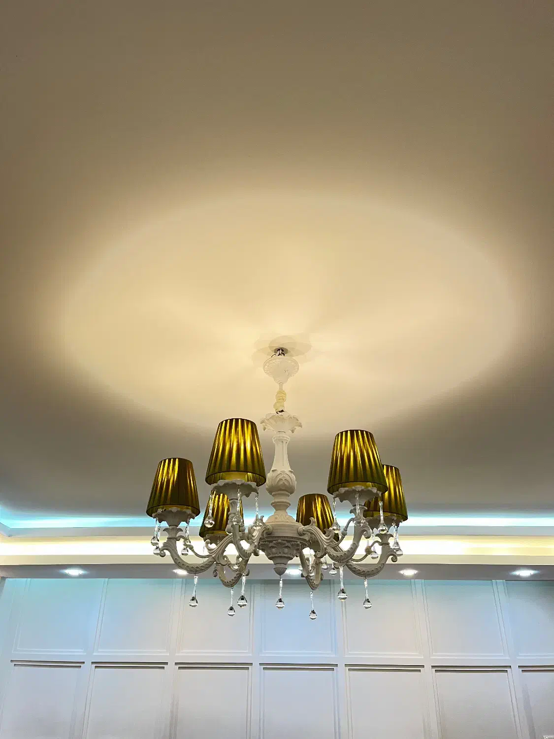 یک لوستر و۲عدد دیوارکوب کاملاسالم تازه خریداری شده|لوستر و چراغ آویز|ابهر, |دیوار