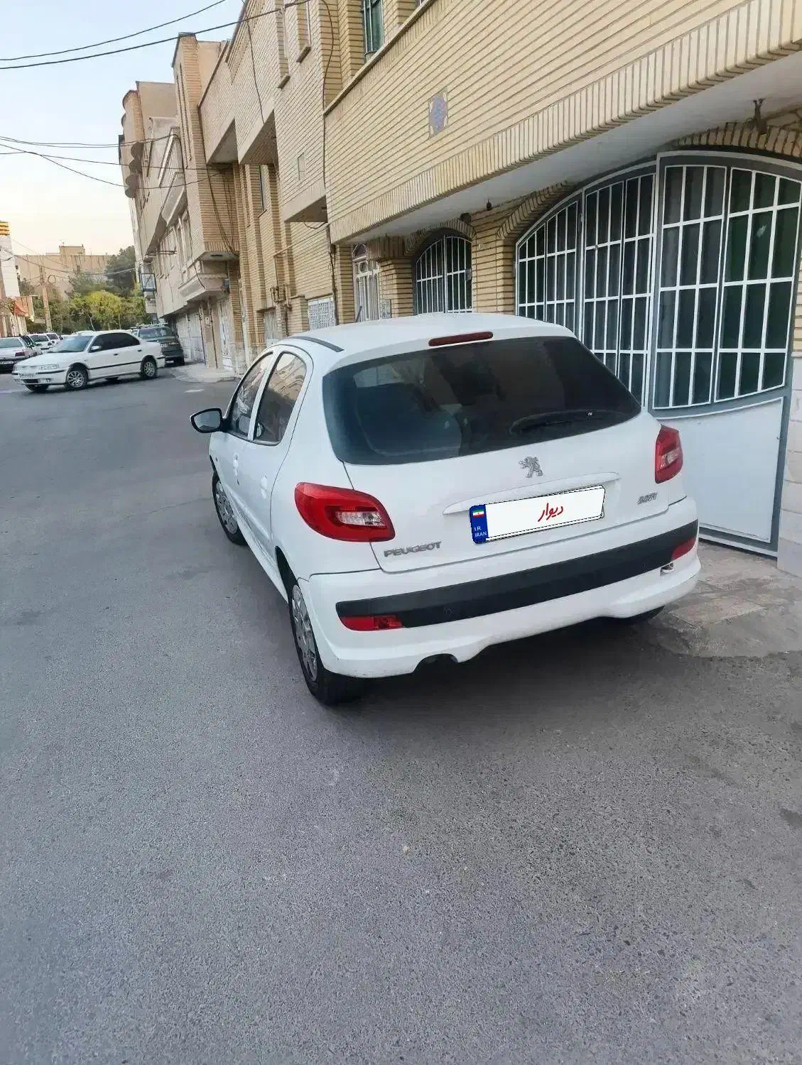 پژو ۲۰۷ سقف فلز برقی|خودرو سواری و وانت|قم, زنبیل آباد|دیوار