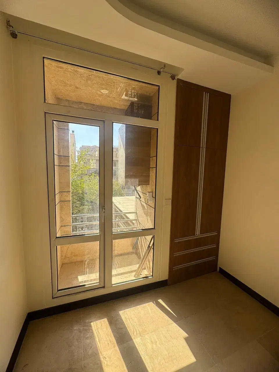 ۱۰۵متری/۲خوابه/غرق‌نور/میدان ملت