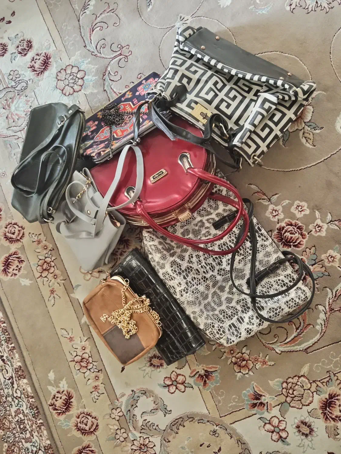 لباس و کیف|لباس|دهگلان, |دیوار