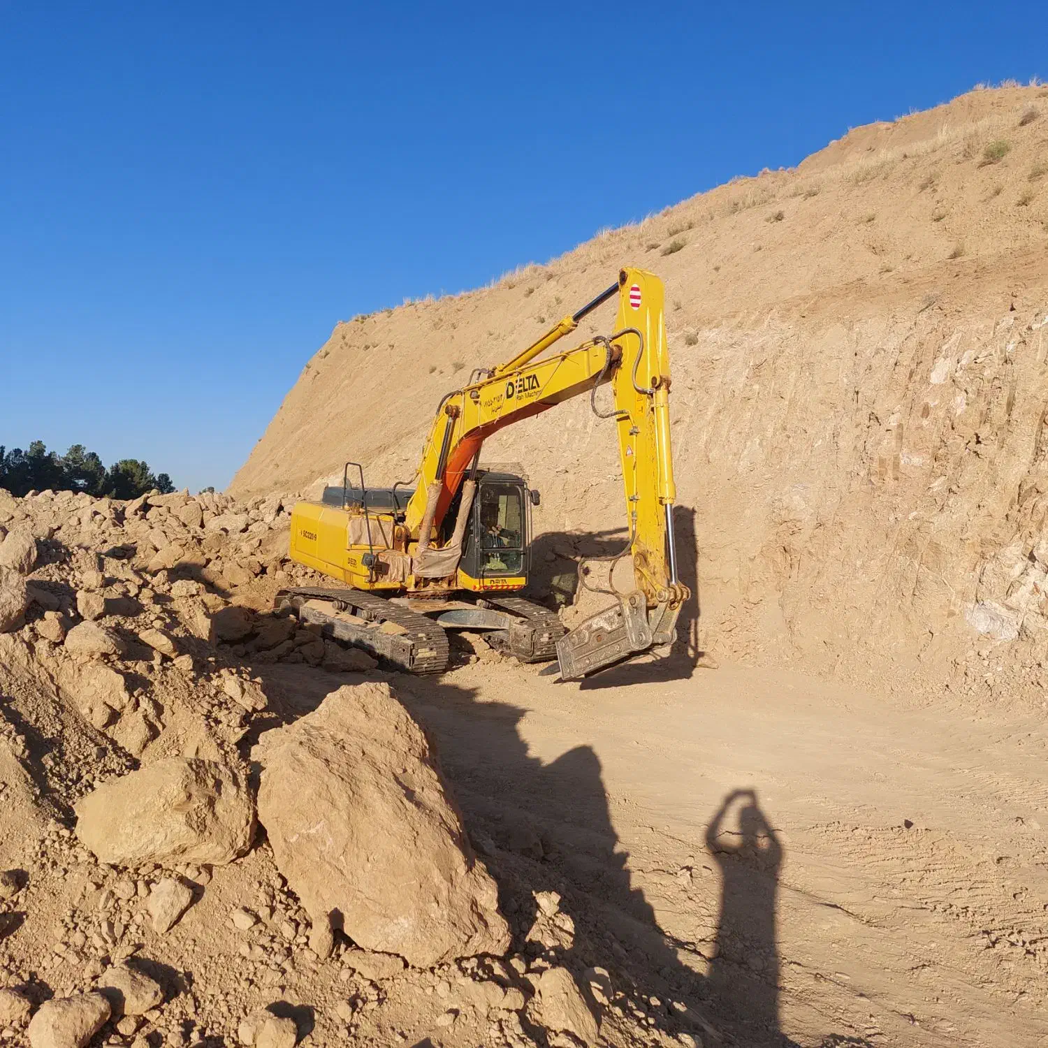 بیل مکانیکی زنجیری دلتا ۲۰۲۲|خودرو سنگین|قائن, |دیوار