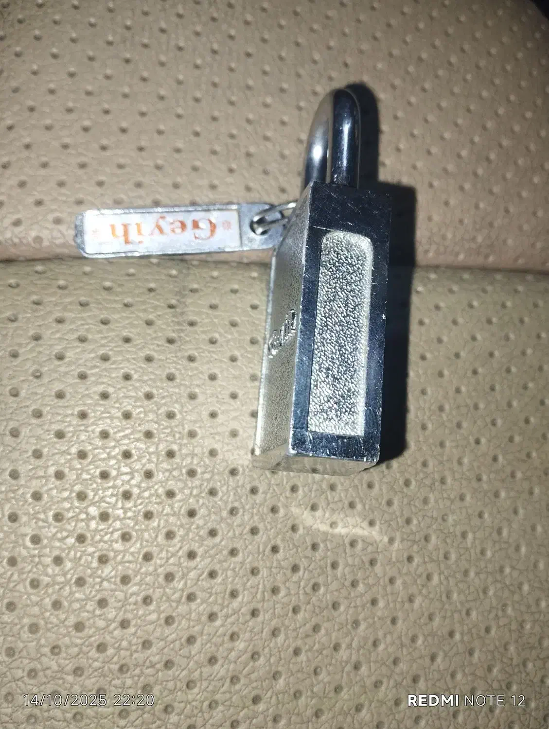 قفل مغناطیسی خاص|کلکسیون اشیاء عتیقه|فیروزآباد (فارس), |دیوار