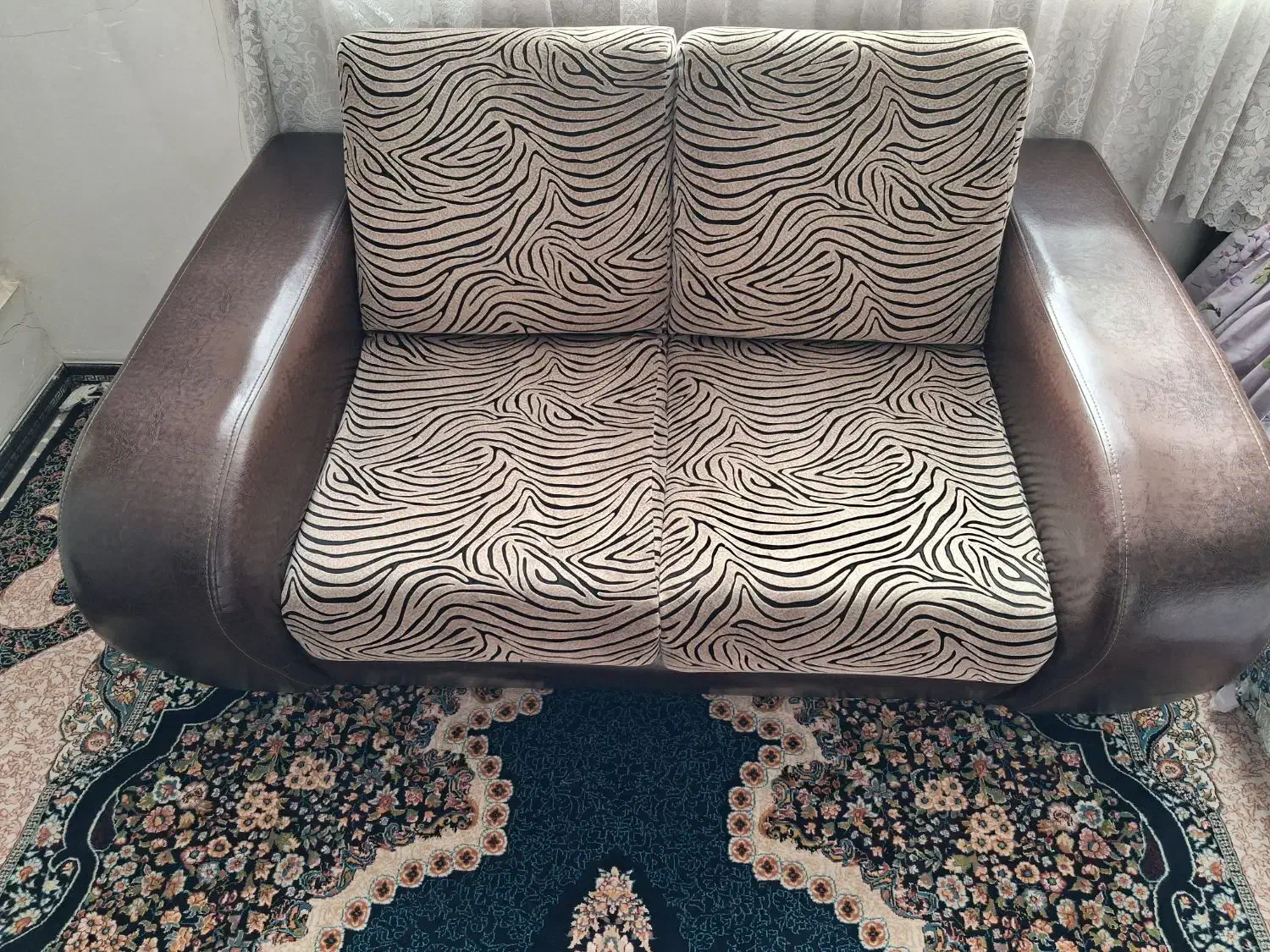 مبل راحتی|مبلمان خانگی و میز عسلی|قم, باغ کرباسی|دیوار