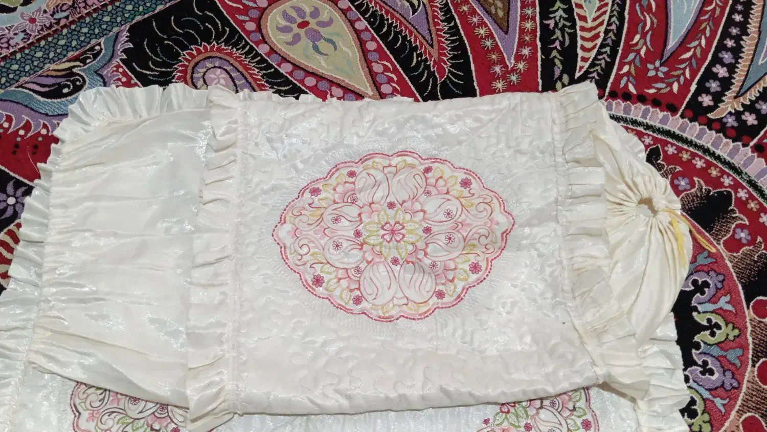 جلد بالش|رختخواب، بالش، پتو|ایرانشهر, |دیوار