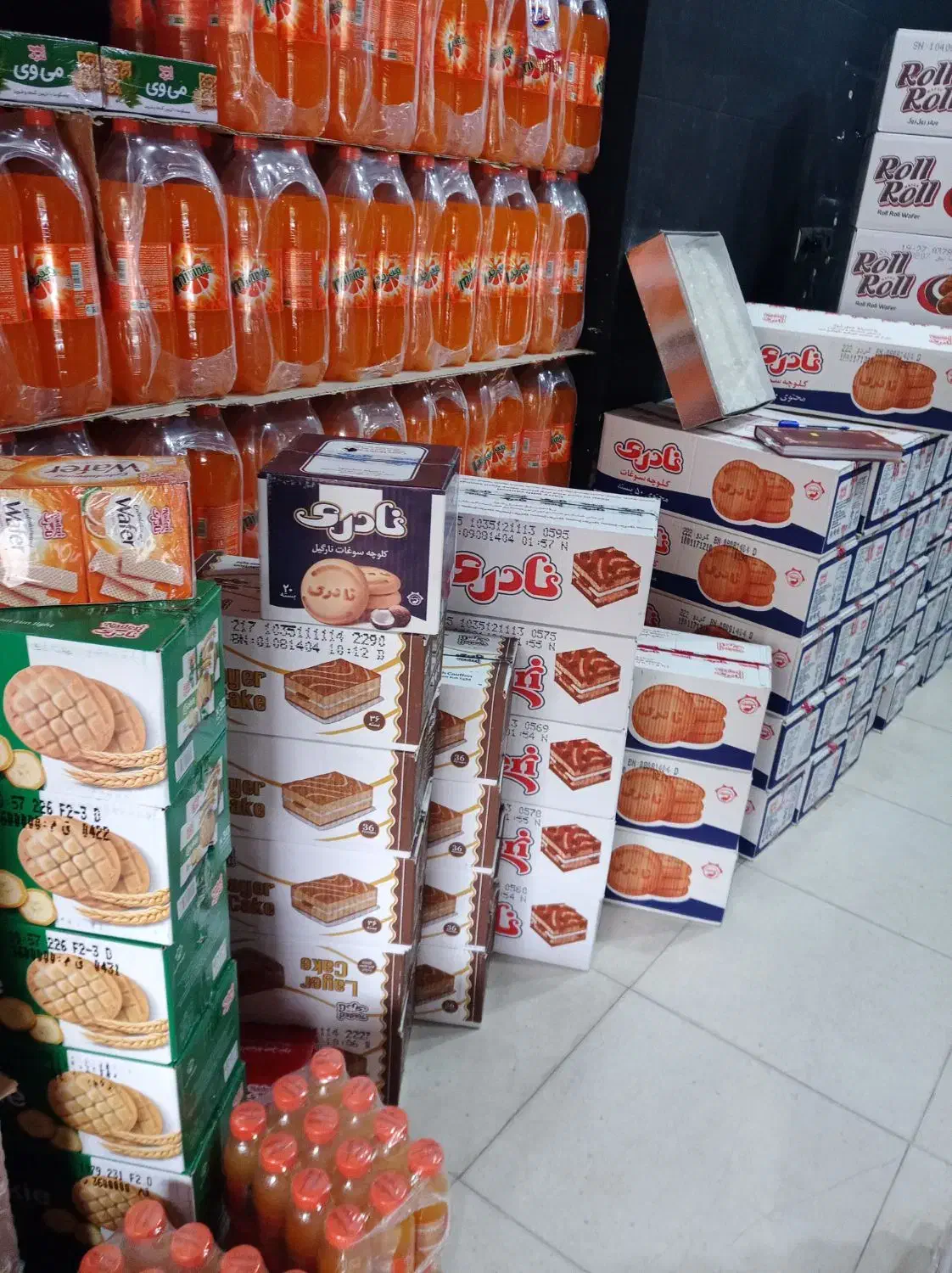 عمده فروشی|خوردنی و آشامیدنی|قم, باغ شازده|دیوار