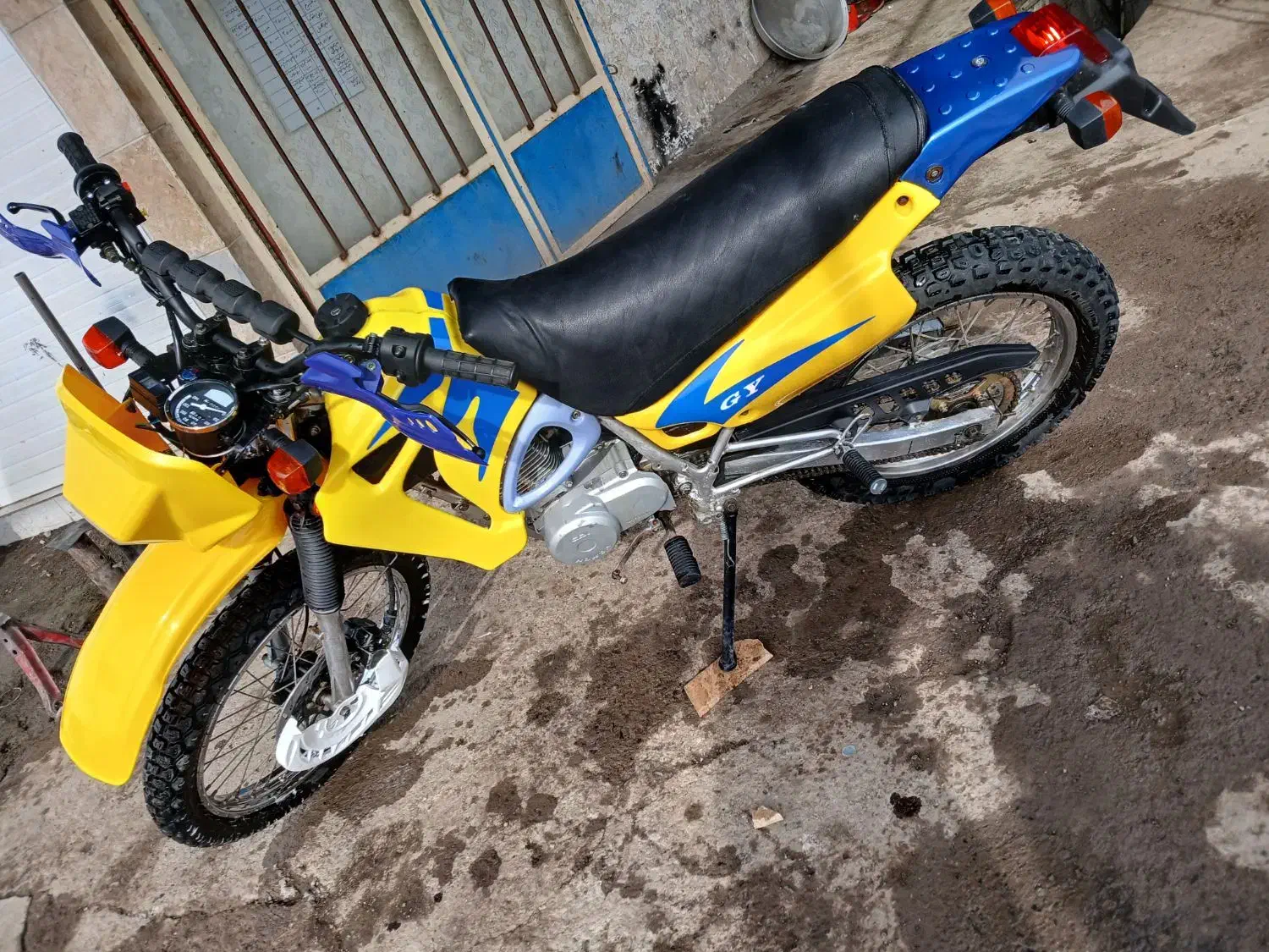 یک دستگاه پریشی جی وای خشک|موتورسیکلت|اردبیل, |دیوار