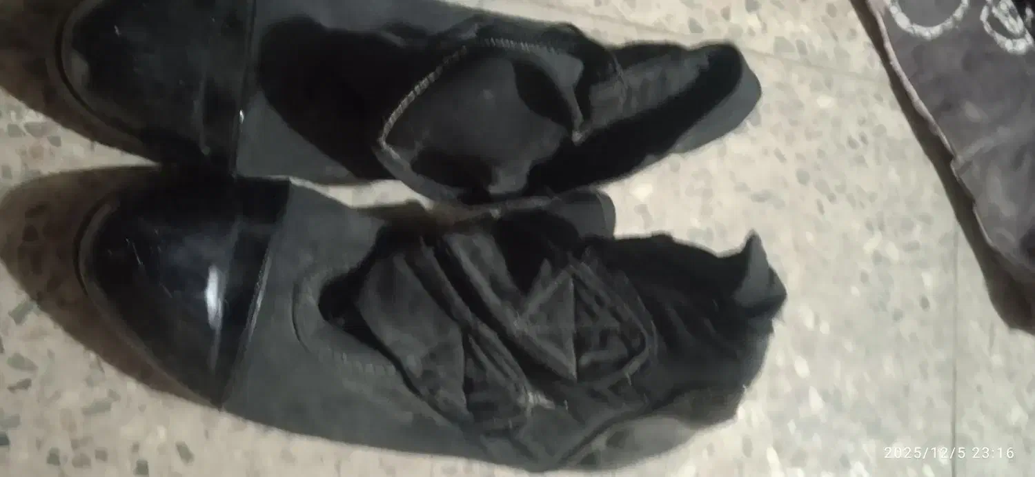 سه عدد کفش همش باهم هشتصد|کیف، کفش، کمربند|شیراز, پانصد دستگاه ارتش|دیوار