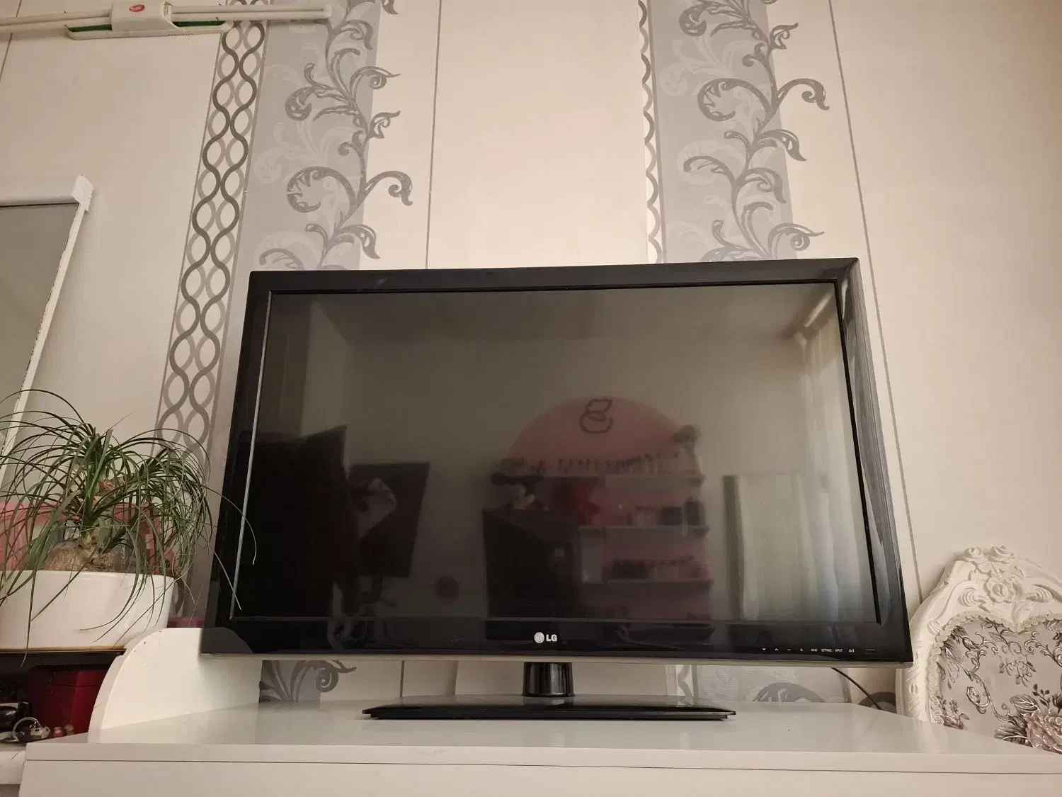 تلوزیون LG|تلویزیون و پروژکتور|مشهد, هفت تیر (نه دره)|دیوار