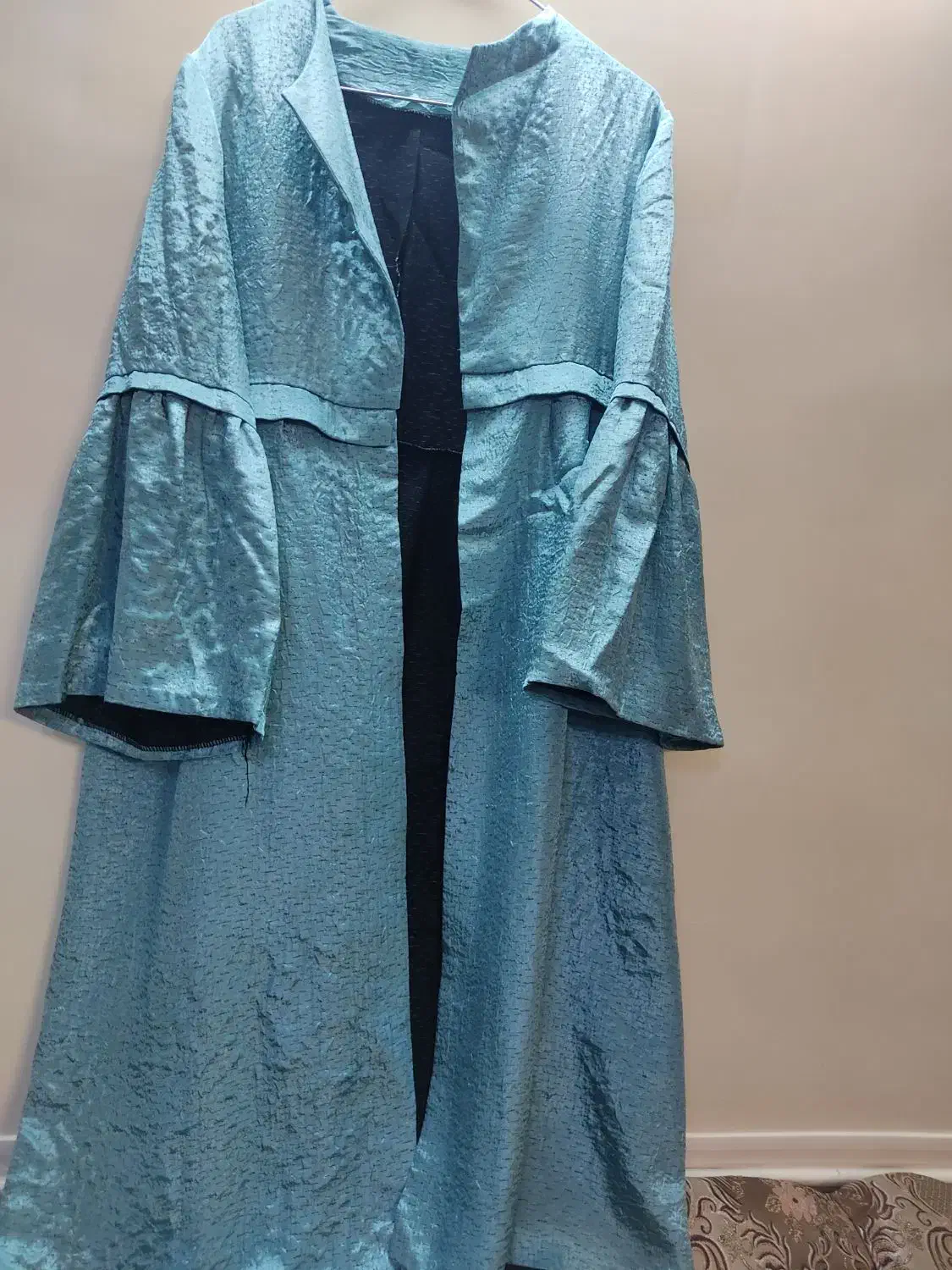 مانتو|لباس|اصفهان, سرچشمه|دیوار