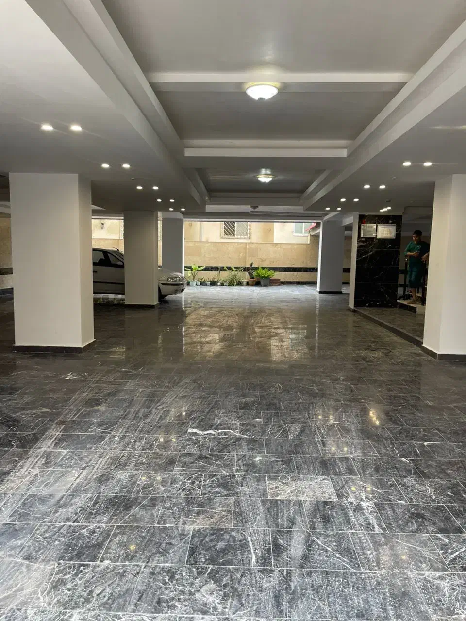 یک واحد 115 متری واقع درچالوس خیابان زمرد|فروش آپارتمان|چالوس, |دیوار