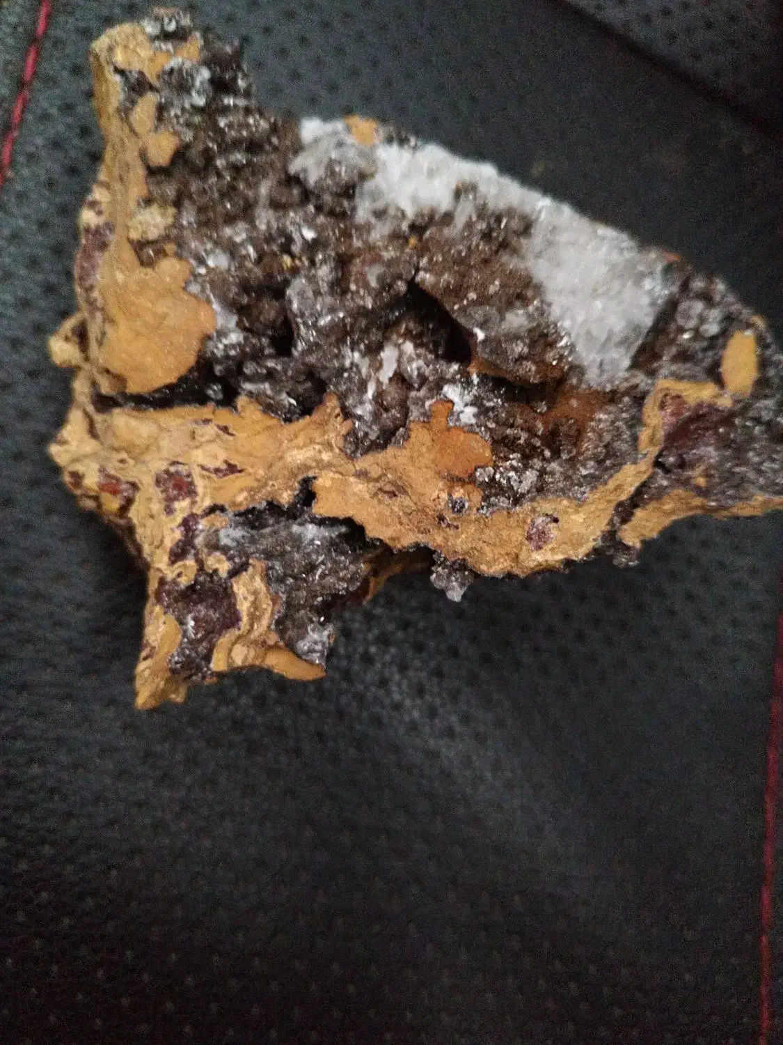 سنگ کیریستال مدل باریت و کیریستال سفید|بدلیجات|اردستان, |دیوار