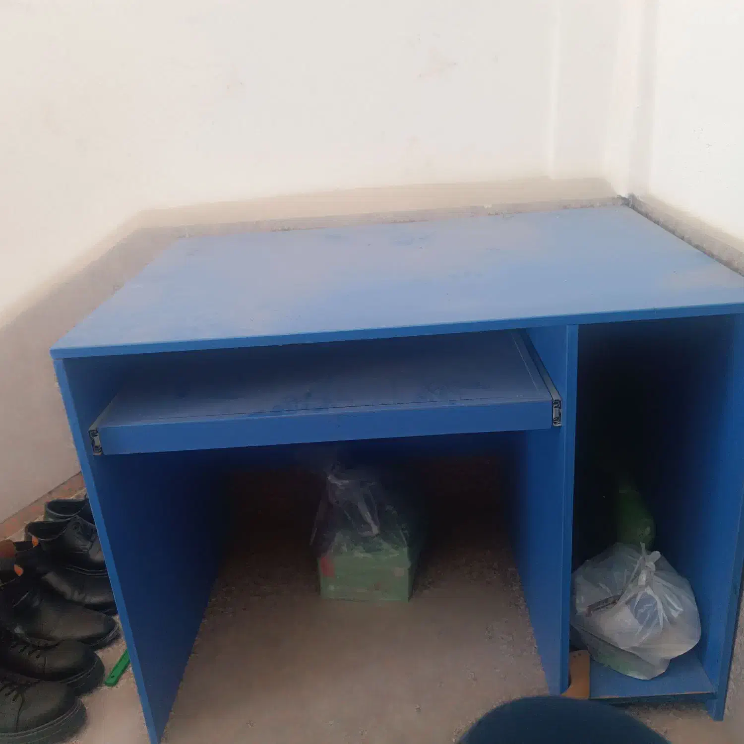 میز و صندلی سالم ومحکم|صندلی و نیمکت|شیراز, باغ تخت|دیوار