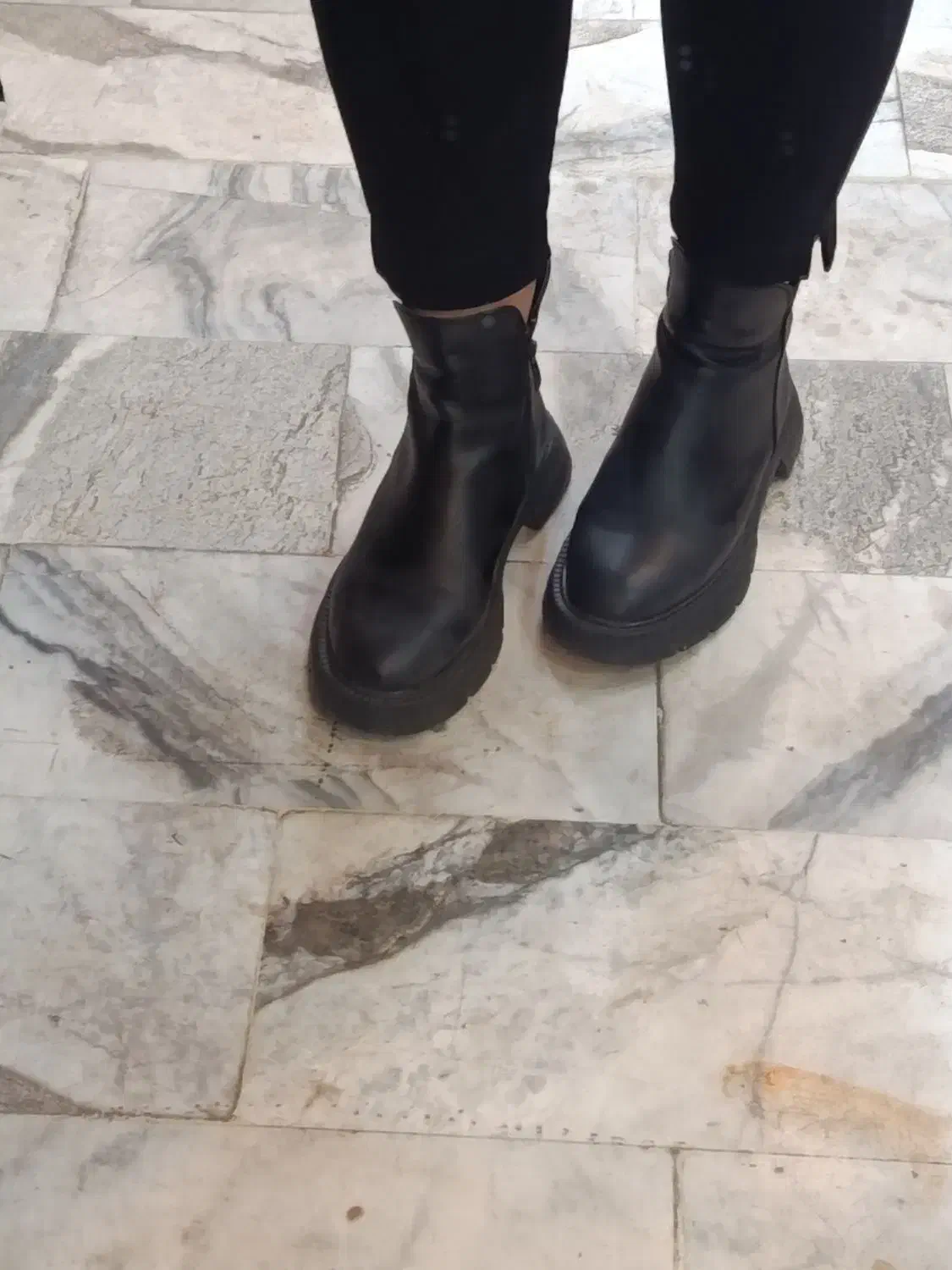 کفش ،نیم بوت|کیف، کفش، کمربند|مشکیندشت, |دیوار