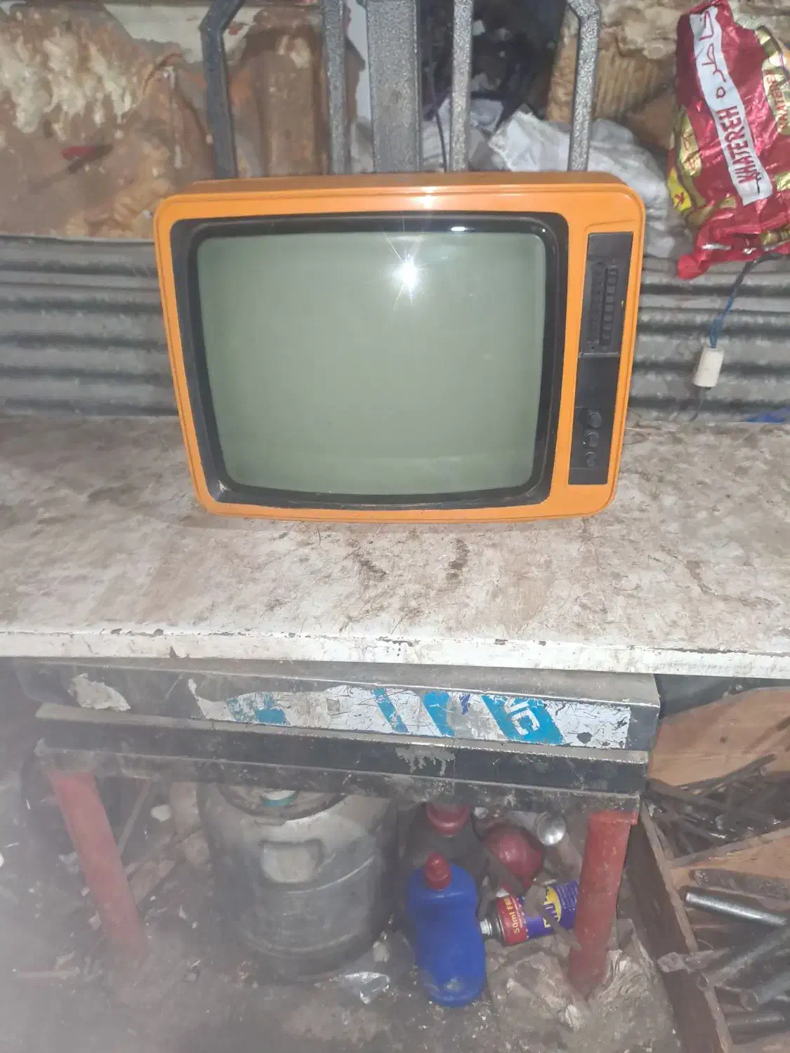 تلوزیون برای دکوری|تلویزیون و پروژکتور|صومعه‌سرا, |دیوار