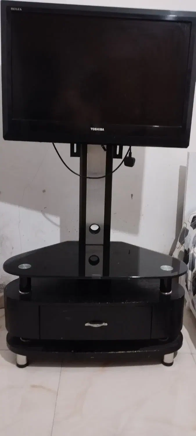 تلویزیون ۳۲ اینچ توشیبا|تلویزیون و پروژکتور|کومله, |دیوار