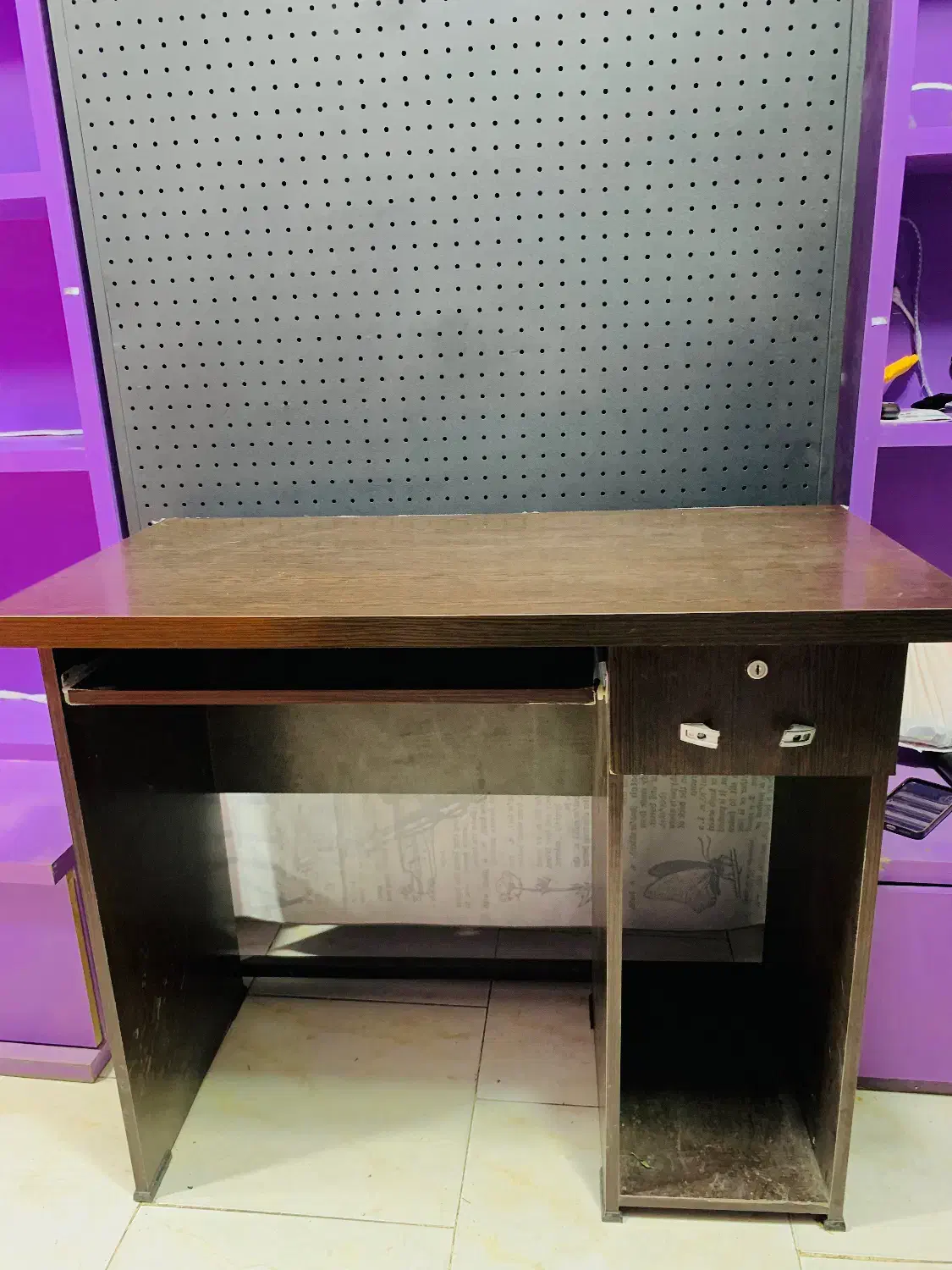 میز|میز تحریر و کامپیوتر|اصفهان, بهارستان|دیوار