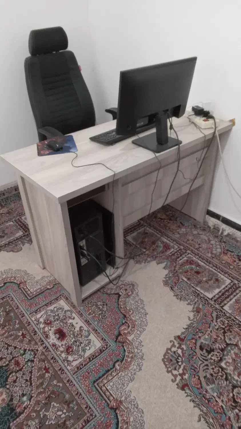 سیستم کامپیوتری با میز و صندلی همه در حد نو|قطعات و لوازم جانبی رایانه|تیکمه داش, |دیوار
