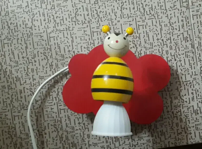 چراغ خواب دیواری اتاق خواب کودک طرح زنبوری|اسباب و اثاث بچه|بروجرد, |دیوار