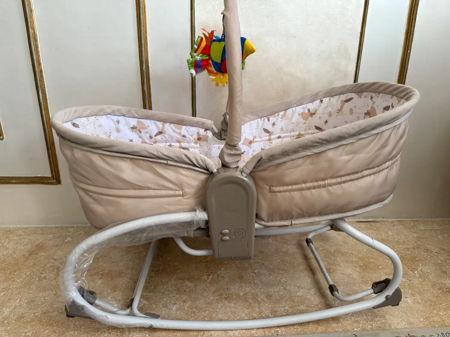 گهواره برقی موزیکال|تخت و صندلی بچه|سبزوار, ولیعصر (نجار آباد)|دیوار