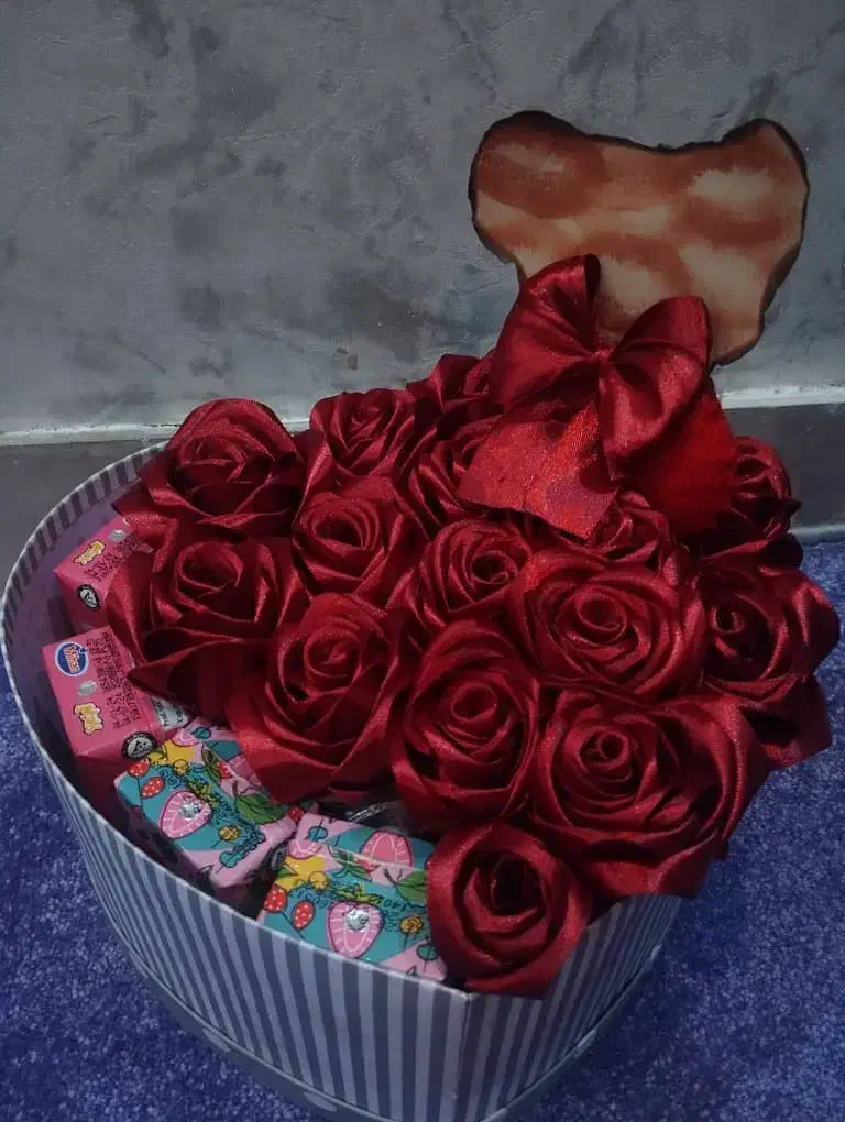 رز ربانی وگل های پروانه ای|گل مصنوعی|بندر ماهشهر, |دیوار