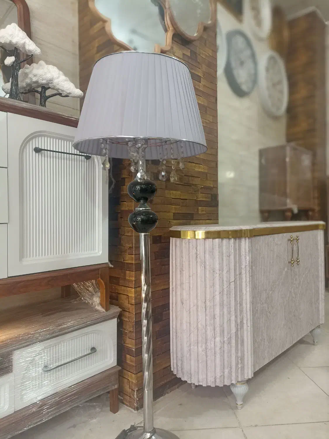 آباژور ایستاده|چراغ خواب و آباژور|فردوسیه, |دیوار