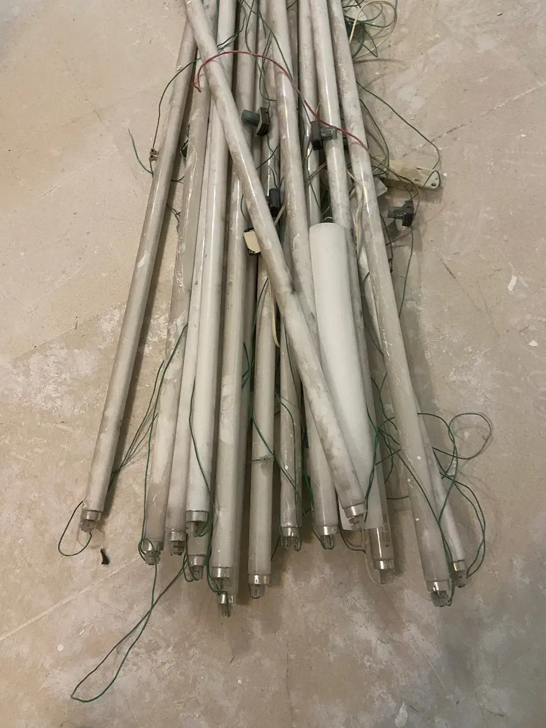 پنجره آهنی با فریم توری شیشه و محافط|مصالح و تجهیزات ساختمان|تهران, هروی|دیوار