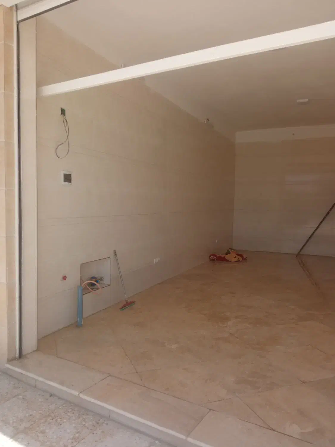 مغازه تجاری تک برگ سندجاده خرم آباد|فروش مغازه و غرفه|بروجرد, |دیوار