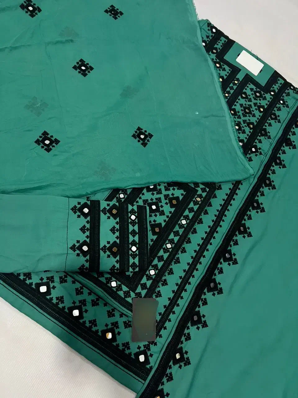 لباس بلوچی|لباس|بوژگان, |دیوار