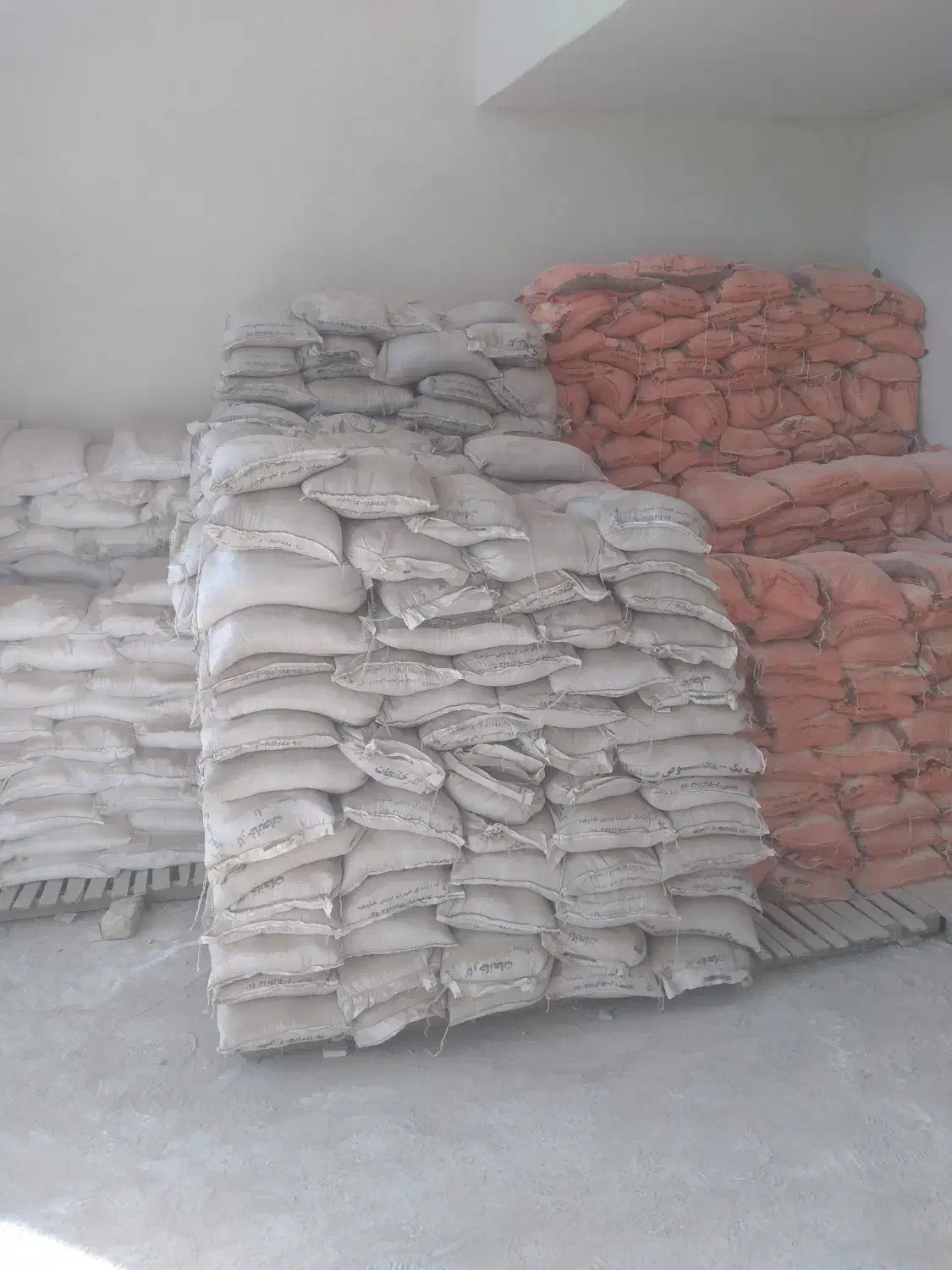 تعدادی شفته آهک و جوشقان به قیمت بفروش میرسد|مصالح و تجهیزات ساختمان|پردیس, فاز ۲|دیوار