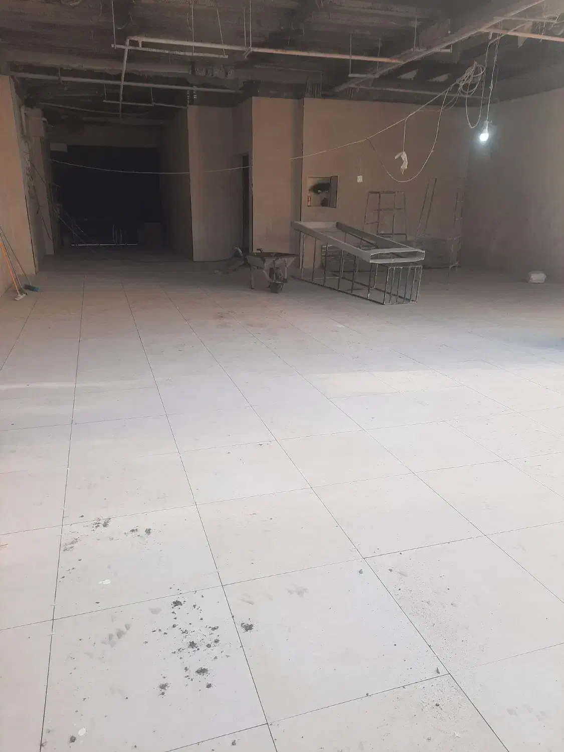 نصب کاشی سرامیک دیوار چینی بن کابینتی انجام میشه|خدمات پیشه و مهارت|کرمان, |دیوار