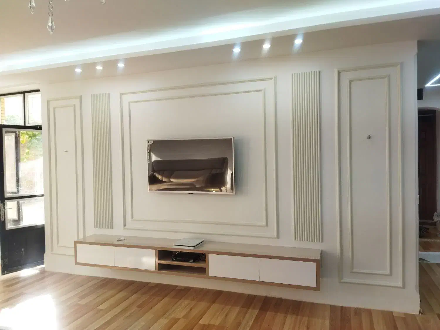 استخدام شاگرد برای نصب کاغذ دیواری و پوستر|استخدام معماری، عمران و ساختمانی|میاندوآب, |دیوار