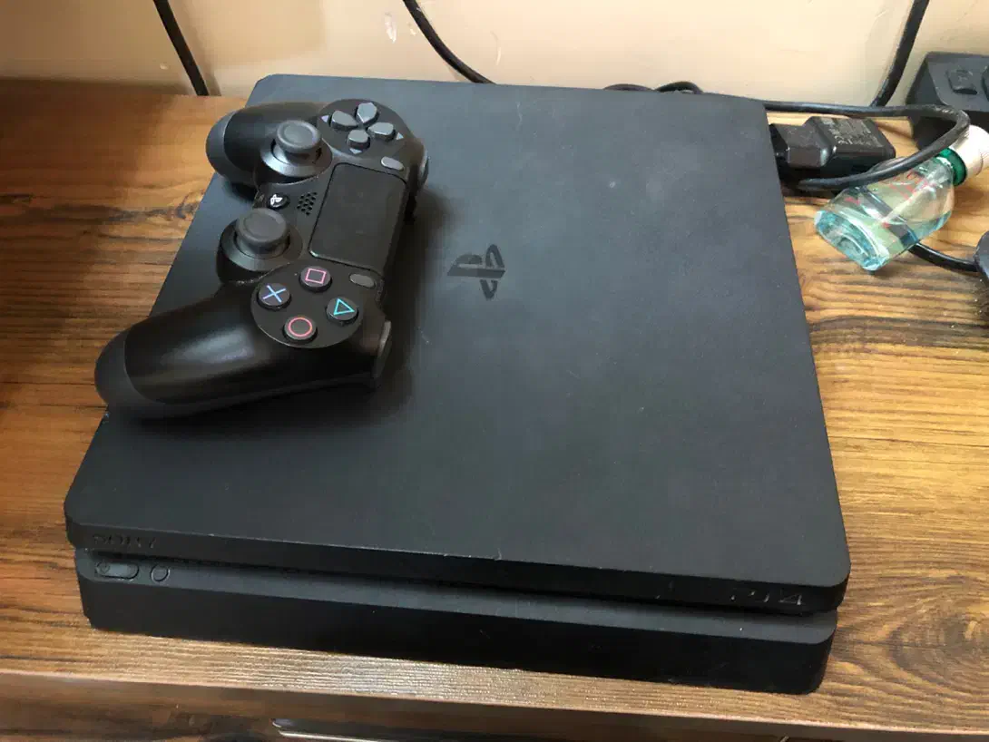 ps4 Slim|کنسول، بازی ویدئویی و آنلاین|شیراز, شهرک فجر|دیوار