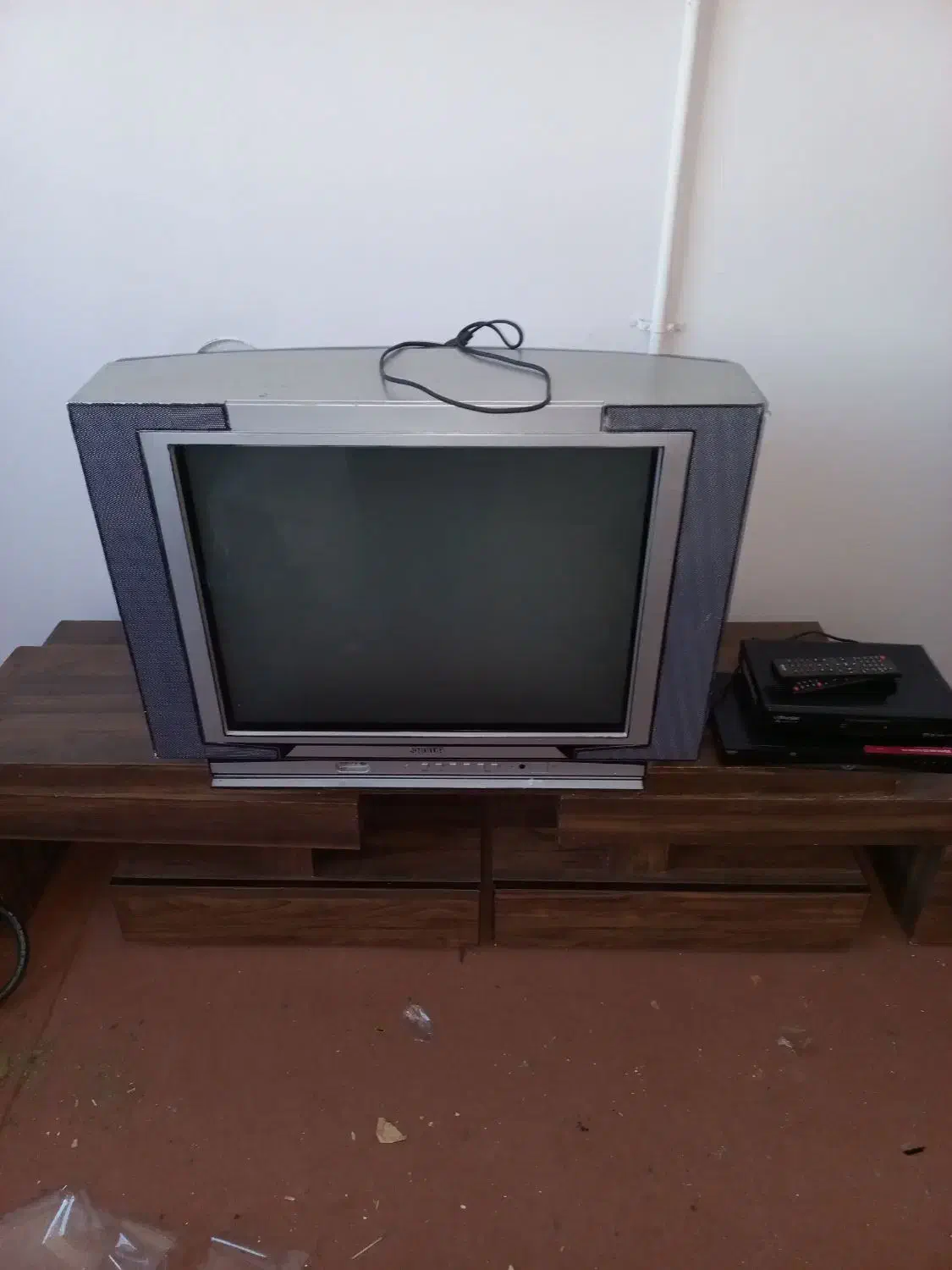 تلوزیون|تلویزیون و پروژکتور|صدرا-فارس, فاز ۱|دیوار