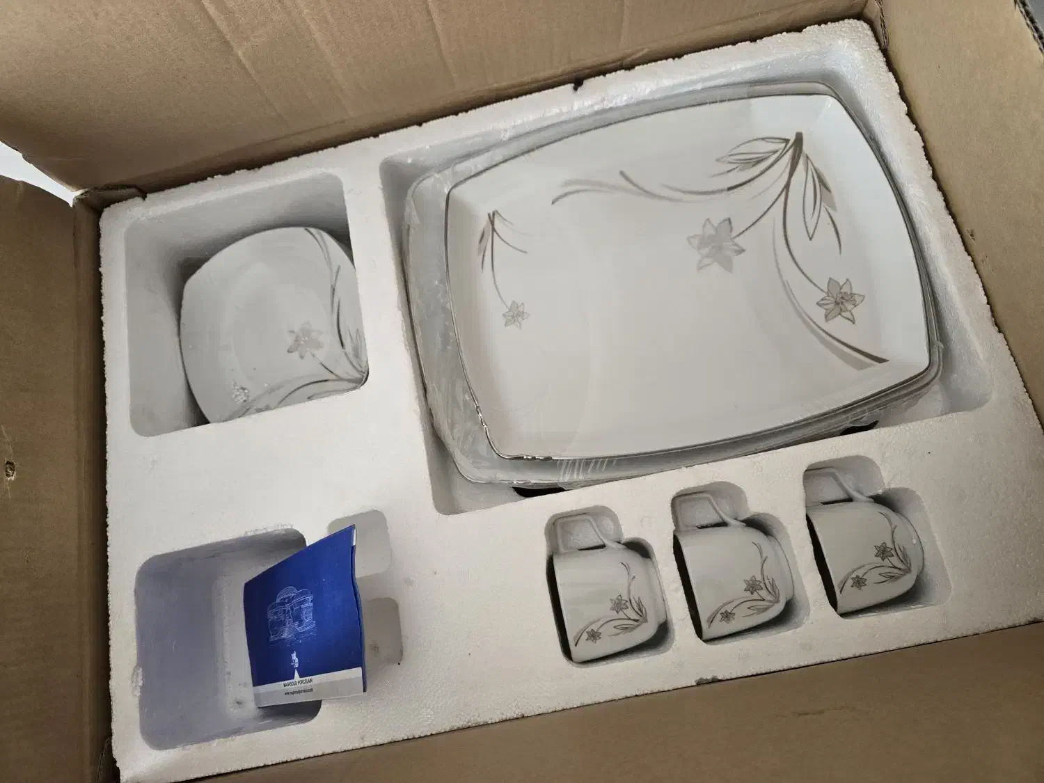 سرویس چینی ۱۲ نفره|ظروف سرو و پذیرایی|ارزوئیه, |دیوار