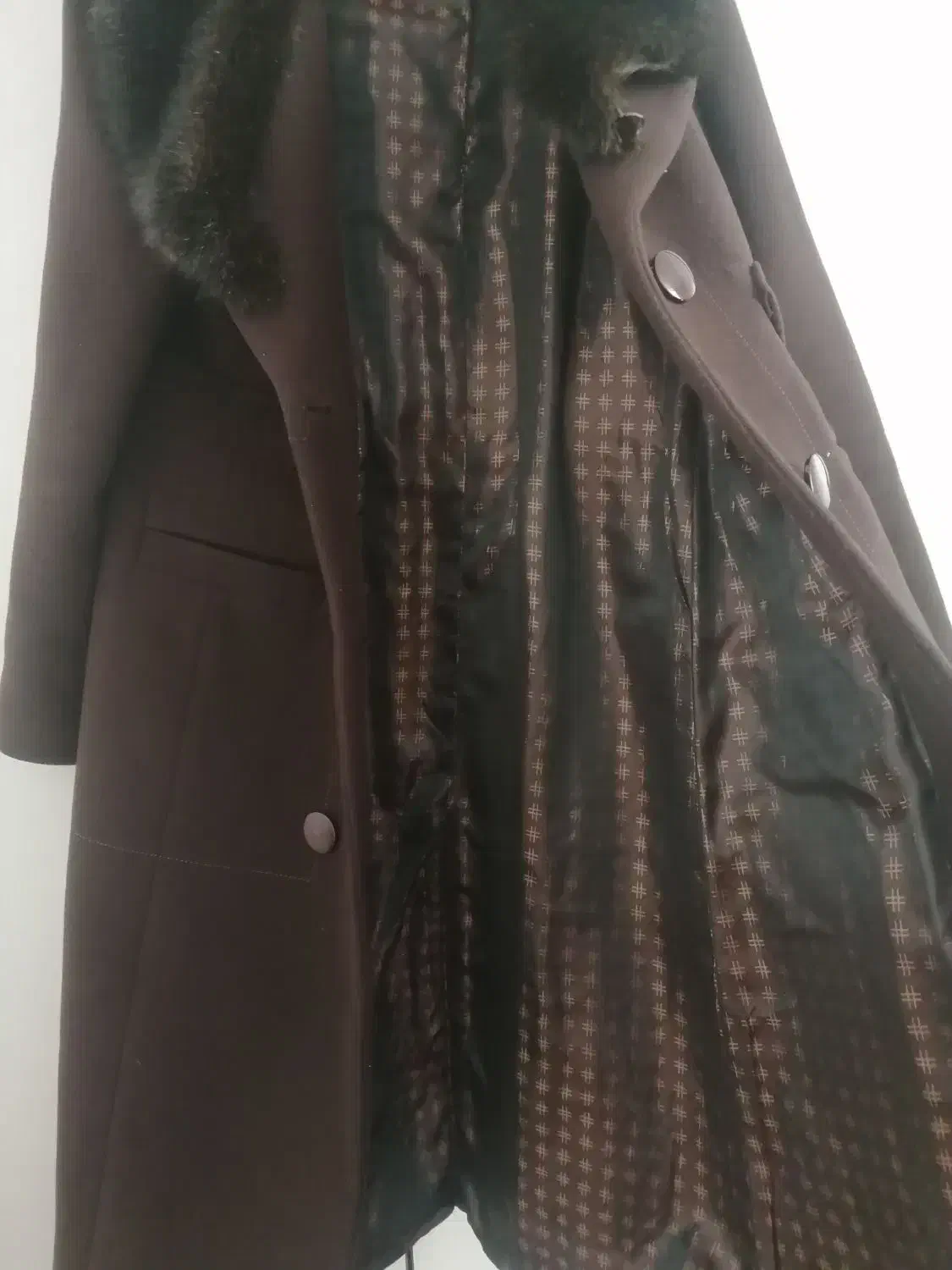 پالتو بلند|لباس|بروجن, |دیوار