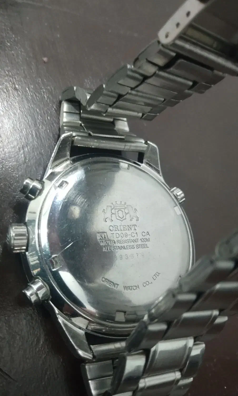 ساعت اورینت|ساعت|رباط‌کریم, رباط‌کریم|دیوار