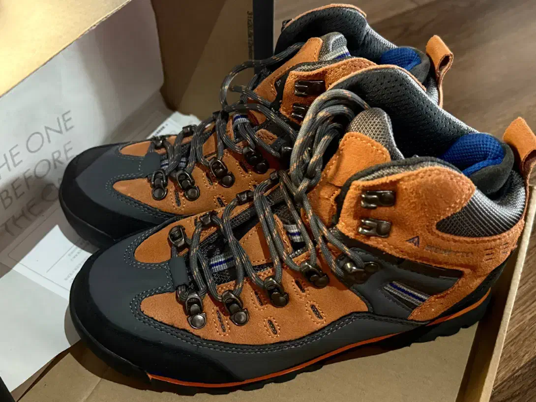 کفش کوه نوردی اورجینال HUMTTO|کیف، کفش، کمربند|رشت, استقامت ۱|دیوار