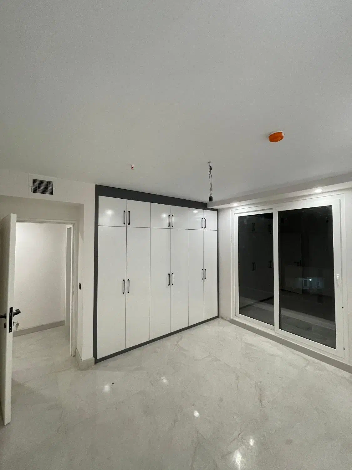 اجاره ۱۲۷متر/ برج برند / نورگیر / دریاچه/ سه خواب