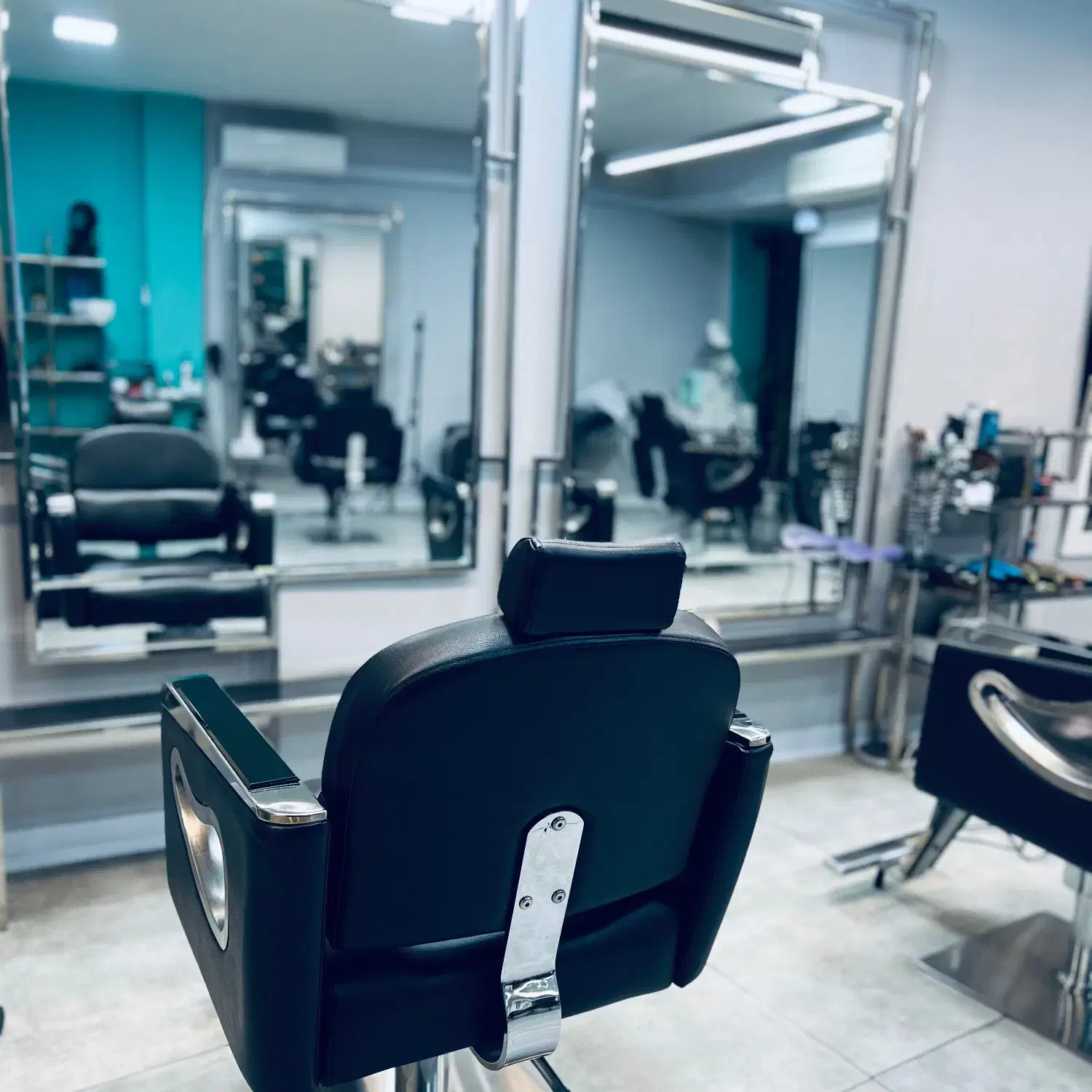 همکاری با آرایشگر مشتریدار (مردانه)|استخدام درمانی، زیبایی، بهداشتی|تهران, دروس|دیوار