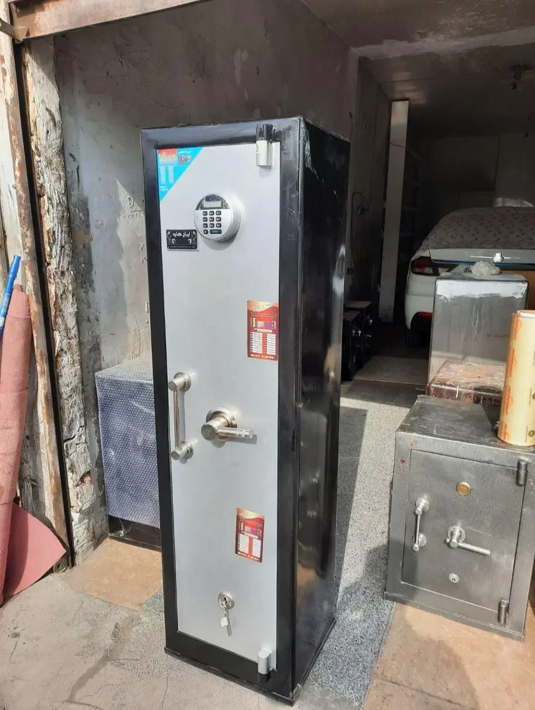 توزیع گاوصندوق از انبار مرکزی کاوه|ابزارآلات|پرند, فاز ۱|دیوار
