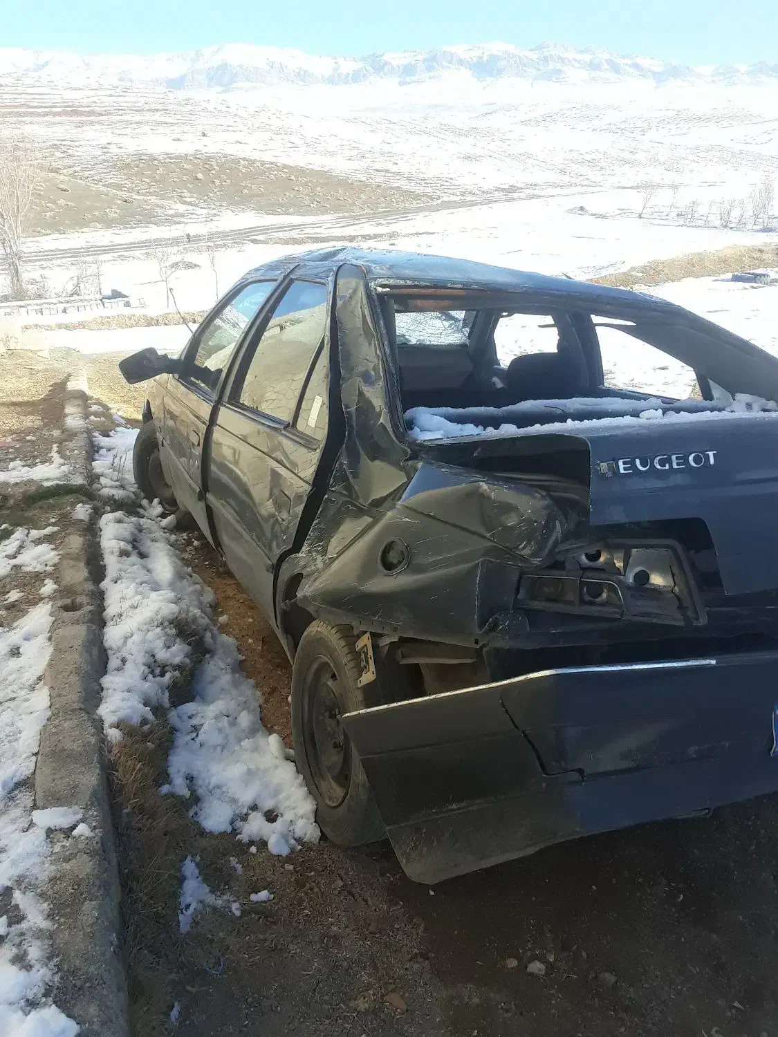 یک دستگاه خودرو سواری پژو دوهزار چپی مدل 73روشن|خودرو سواری و وانت|چادگان, |دیوار