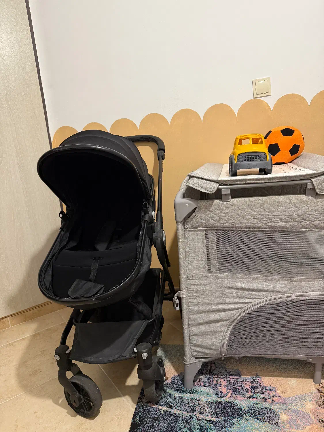 تخت کودک و کالسکه|تخت و صندلی بچه|نوشهر, |دیوار