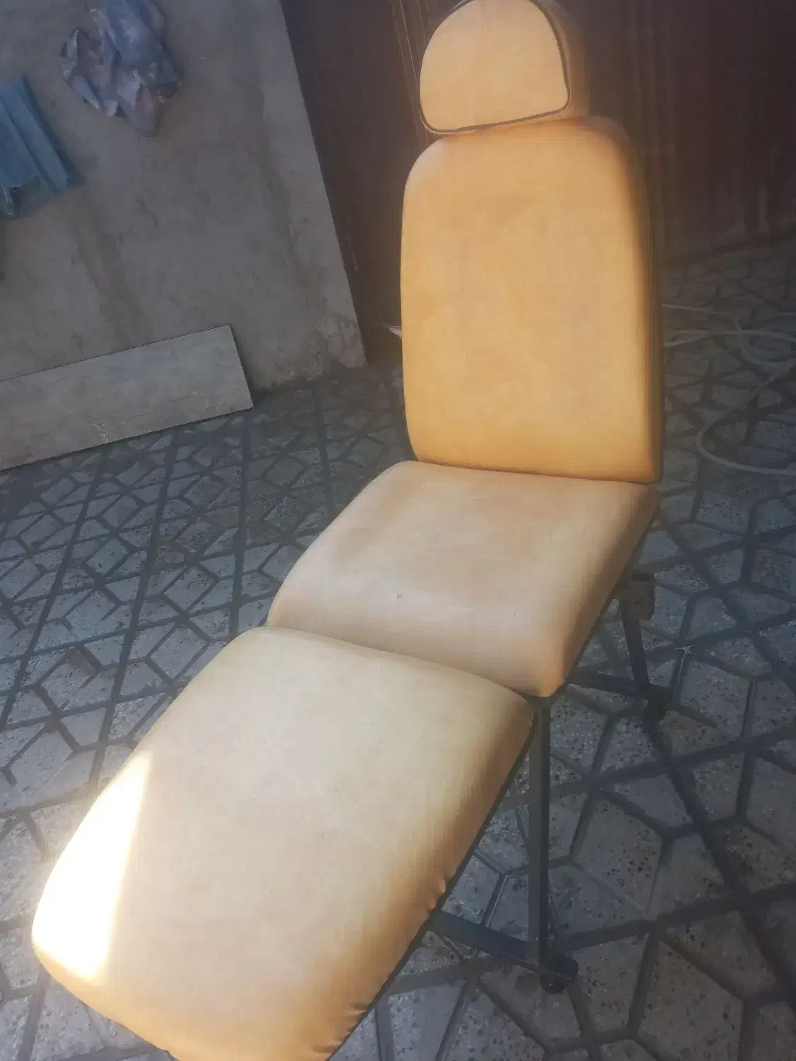 صندلی آرایشگاه|آرایشگاه و سالن‌های زیبایی|بروجرد, |دیوار