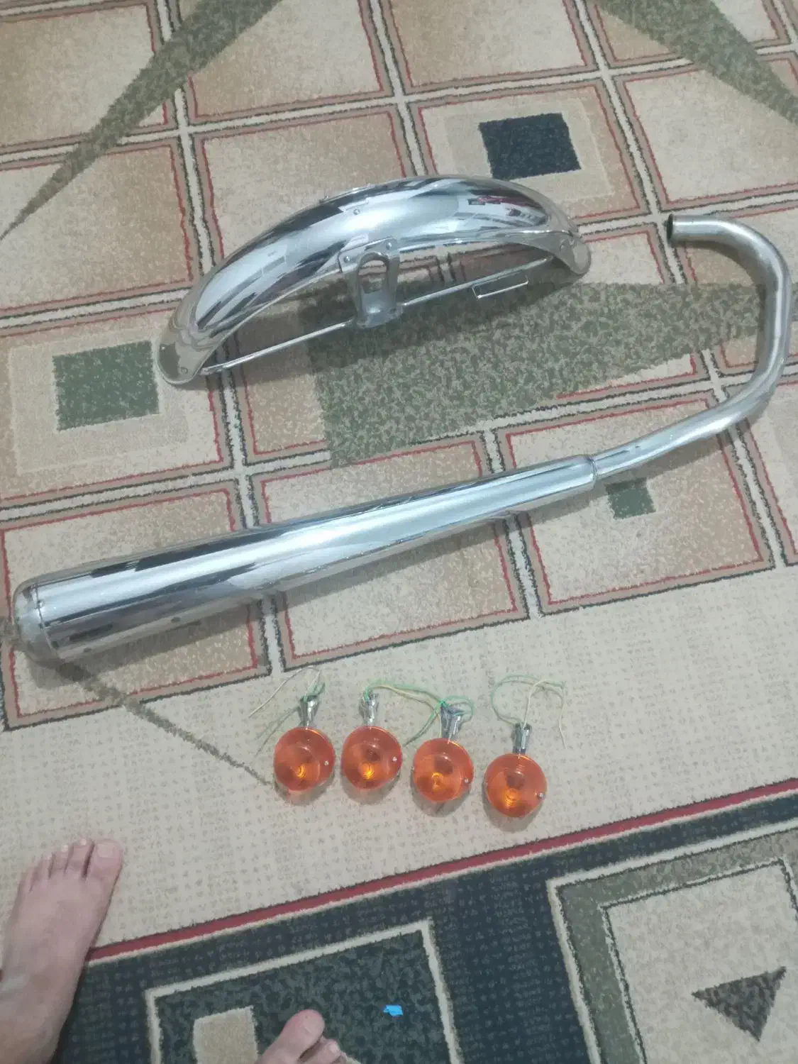 اگزوز وگلکیر وچراغ  راهنما|قطعات یدکی و لوازم جانبی|سروستان, |دیوار