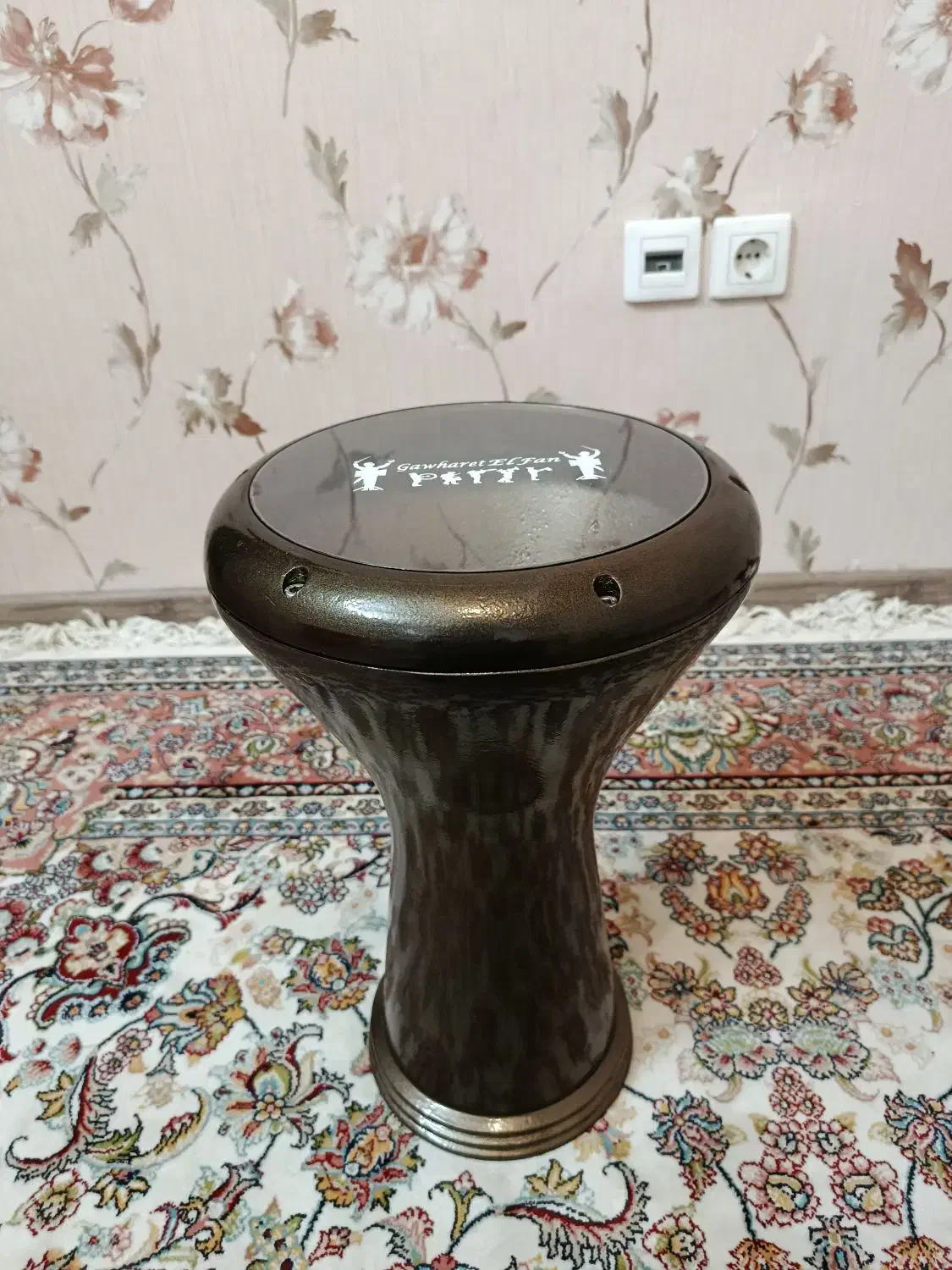 تمپو سه لب|درام و پرکاشن|مشهد, سرافرازان|دیوار