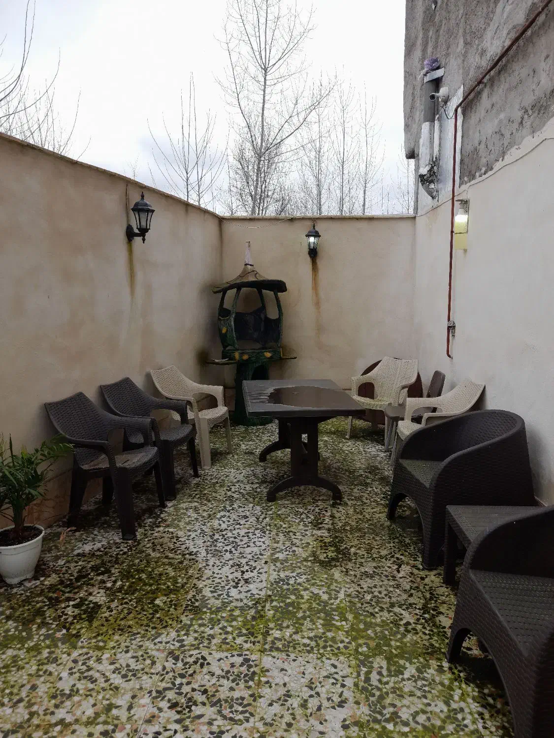 میز صندلی|کافی‌شاپ و رستوران|رشت, حومه رشت|دیوار