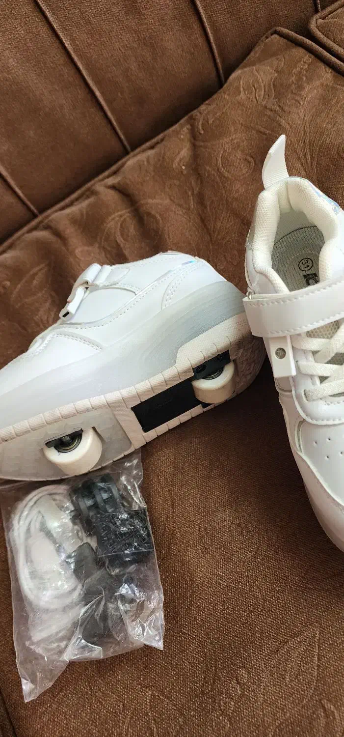 کفش اسکیت دار|دوچرخه، اسکیت، اسکوتر|زاهدان, |دیوار