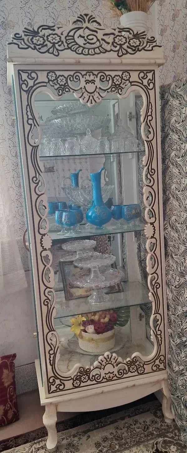 میز ناهار خوری و ویترین|میز و صندلی غذاخوری|داران, |دیوار