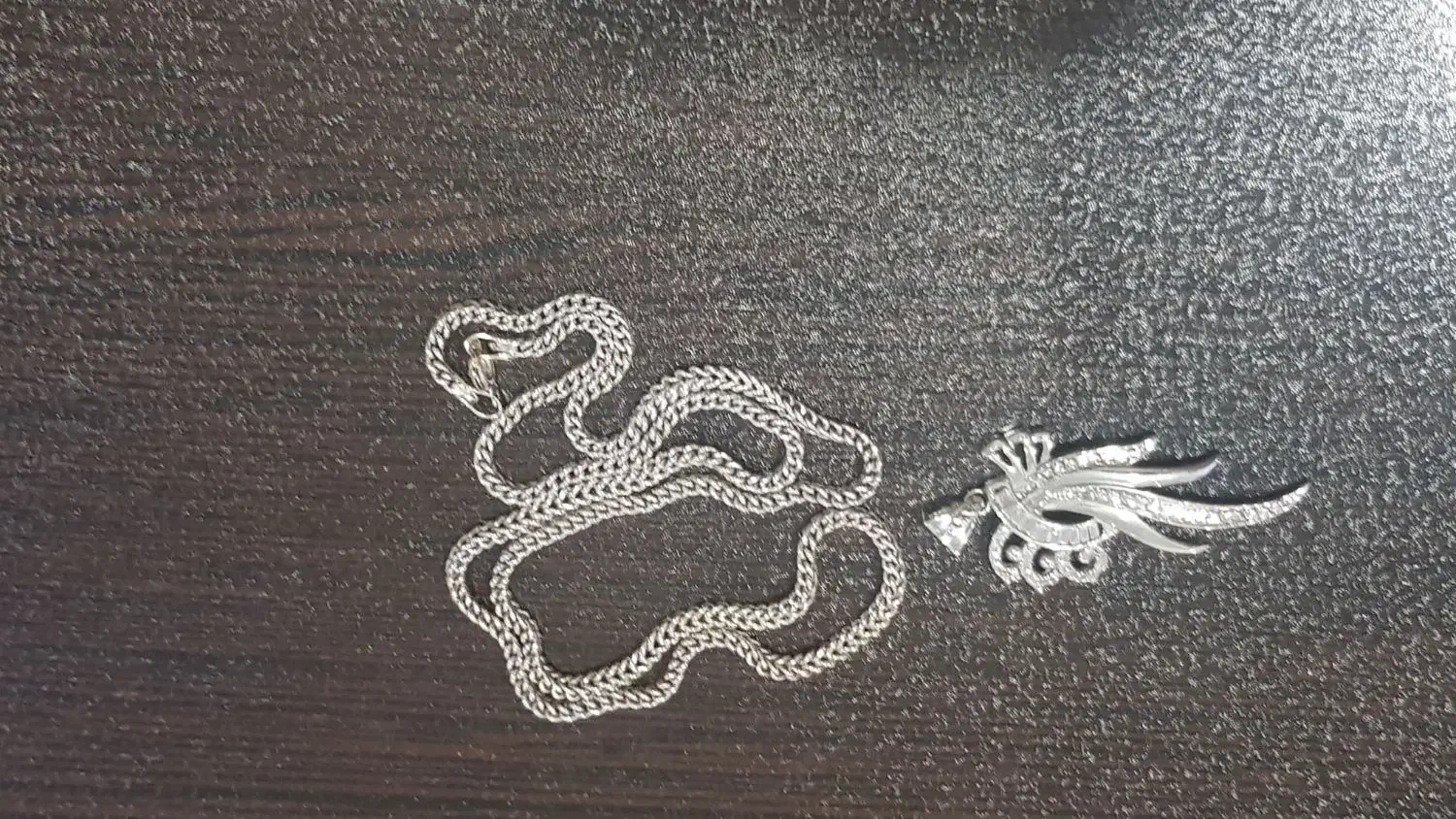 مدال سینریز تراش خورده طلای سفید|جواهرات|شاهینشهر, فردوسی|دیوار